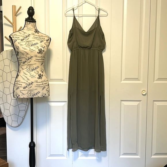 GUESS Maxi Chiffon Side Slit Dress - Picture 4 of 7